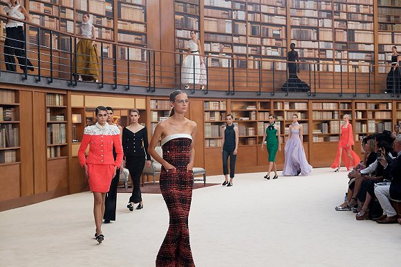 CHANEL 2019秋冬高级定制系列 图片来源:CHANEL